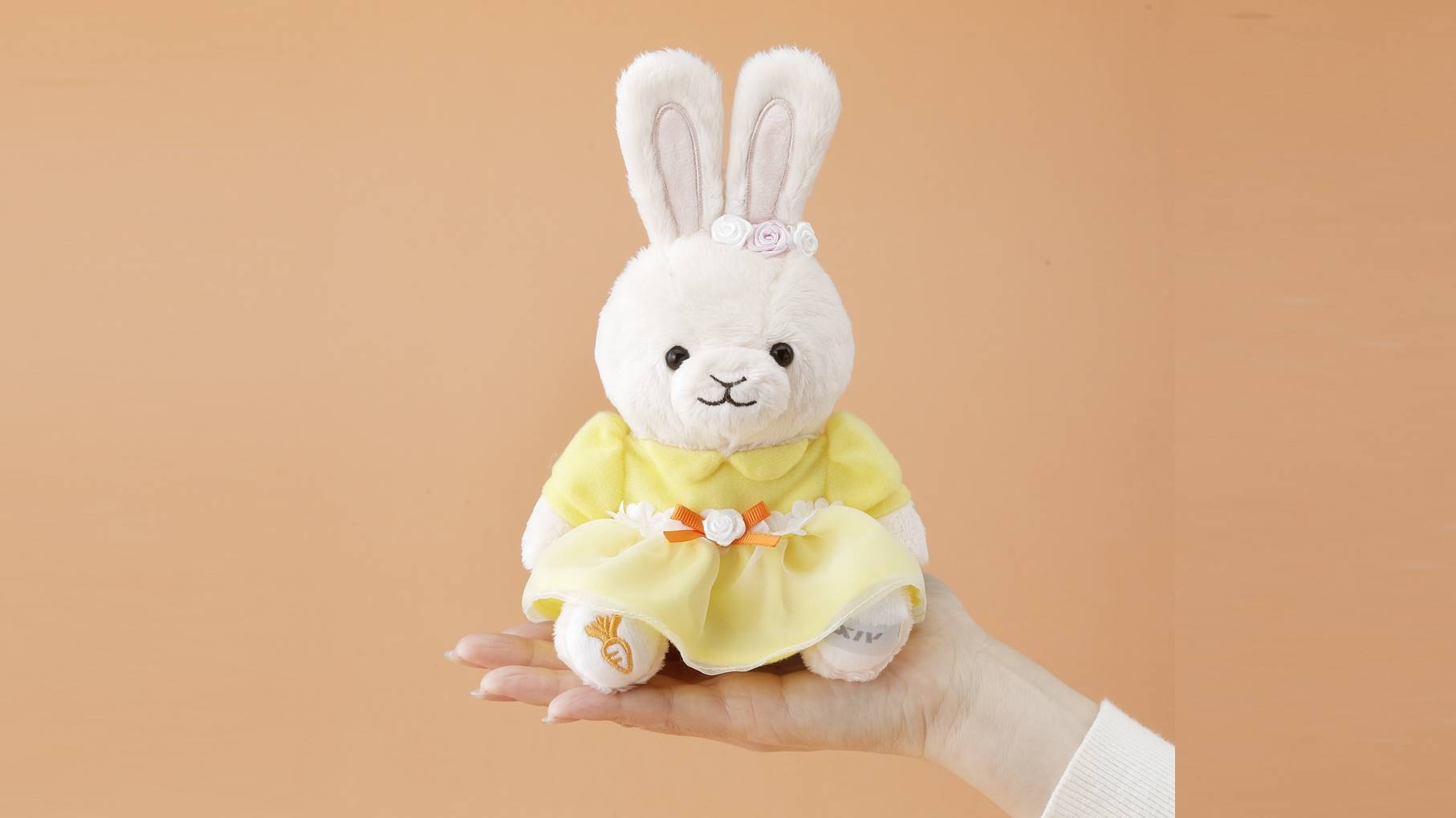 黄色いウサギのぬいぐるみと米 黄色いウサギのぬいぐるみと米 黄色い